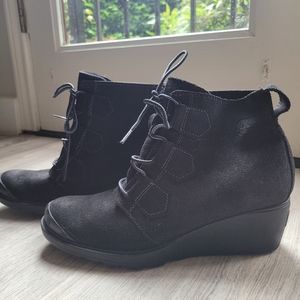 SOREL  Toronto Lace up Suede wedge Booties Size 8